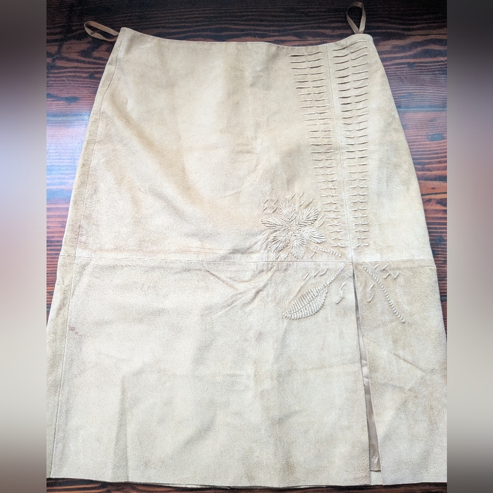Kenneth Cole New York Tan Suede Embroidered Skirt – Size 4